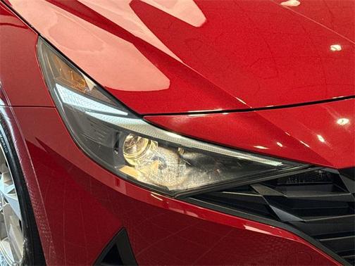 2022 Hyundai ELANTRA SE