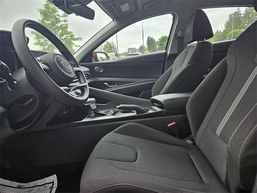 2022 Hyundai ELANTRA SE