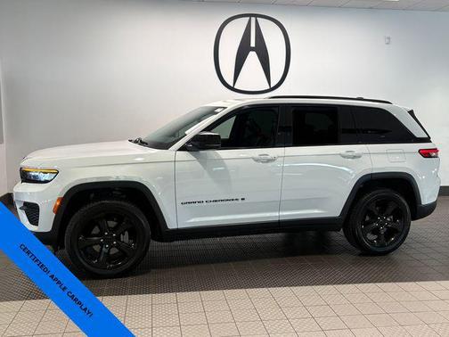 Bright White Clearcoat 2023 Jeep Grand Cherokee Altitude