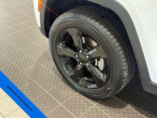 Bright White Clearcoat 2023 Jeep Grand Cherokee Altitude