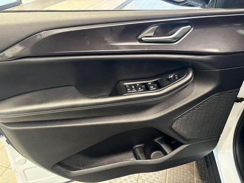 Bright White Clearcoat 2023 Jeep Grand Cherokee Altitude