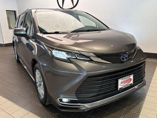 2023 Toyota Sienna XLE