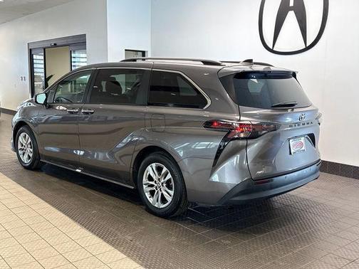 2023 Toyota Sienna XLE