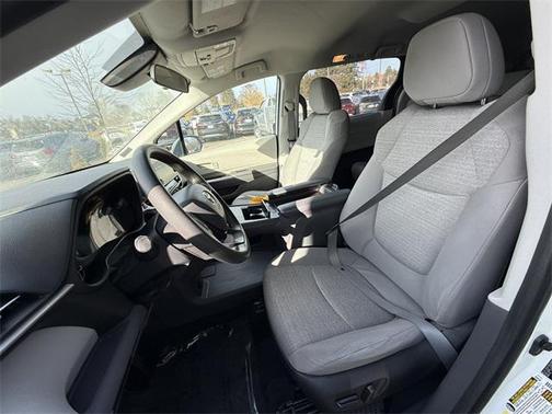2023 Toyota Sienna LE