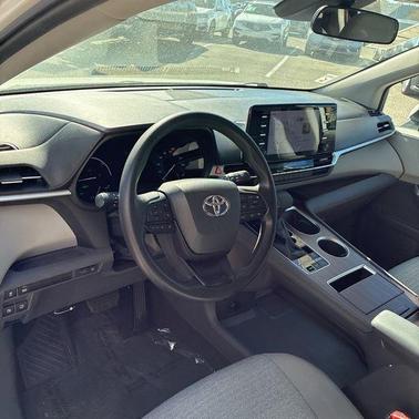2023 Toyota Sienna LE
