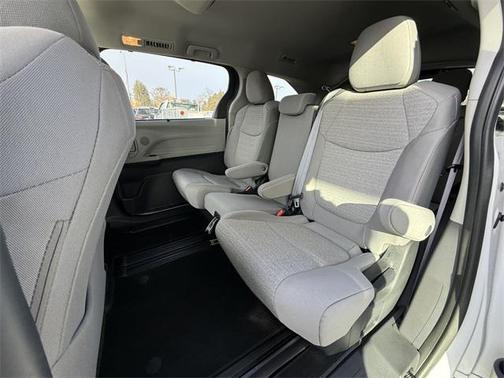 2023 Toyota Sienna LE