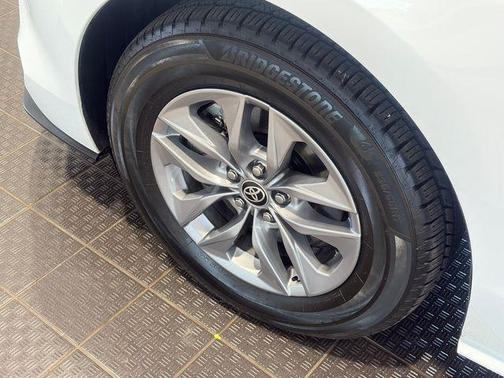 2023 Toyota Sienna LE