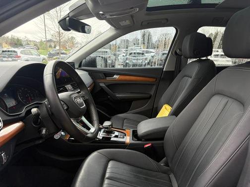 Black Metallic 2023 Audi Q5 40 Premium