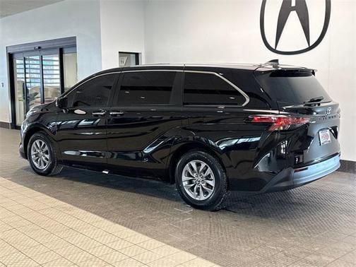 2022 Toyota Sienna XLE