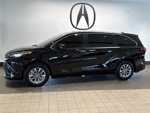 2022 Toyota Sienna XLE