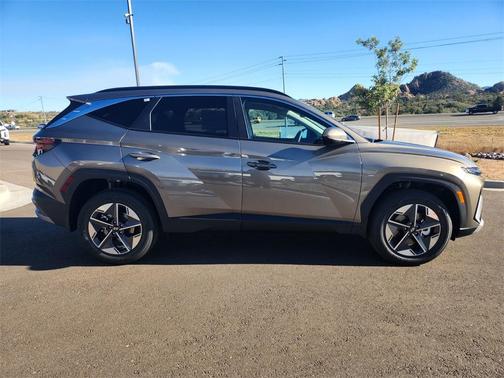 2026 Hyundai TUCSON Hybrid SEL