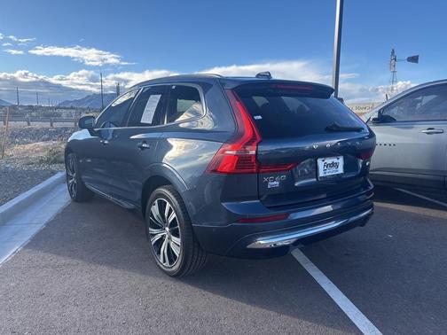 2022 Volvo XC60 B5 Inscription