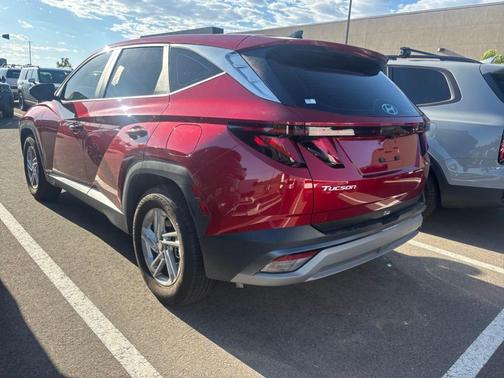 Red 2025 Hyundai TUCSON SE