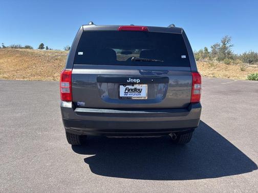 Granite Crystal Clearcoat Metallic 2016 Jeep Patriot Sport