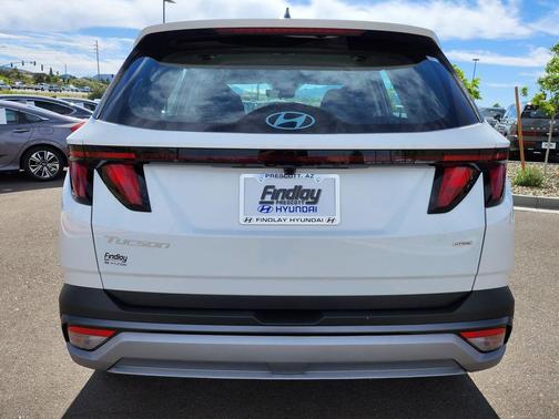 White Pearl 2026 Hyundai TUCSON SE