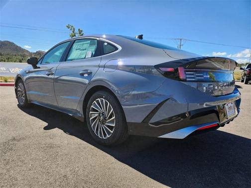 2025 Hyundai SONATA Hybrid SEL