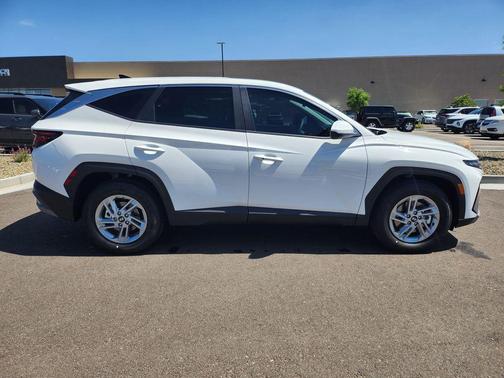White Pearl 2026 Hyundai TUCSON SE