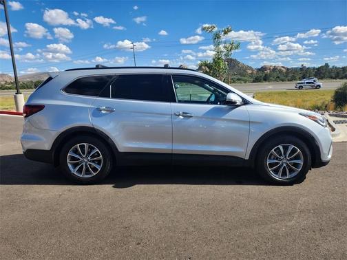 2017 Hyundai SANTA FE SE