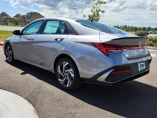 2025 Hyundai ELANTRA HEV SEL Sport