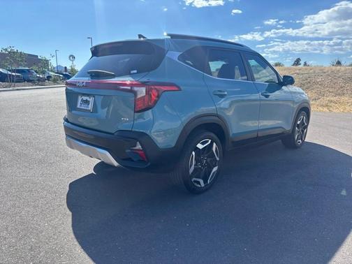 Blue 2024 Kia Seltos SX