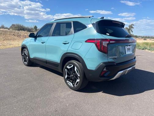 Blue 2024 Kia Seltos SX