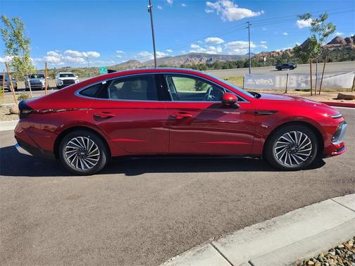 2025 Hyundai SONATA Hybrid Limited