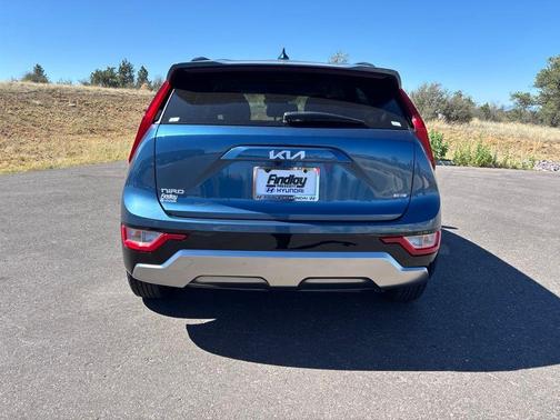 Mineral Blue 2024 Kia Niro SX