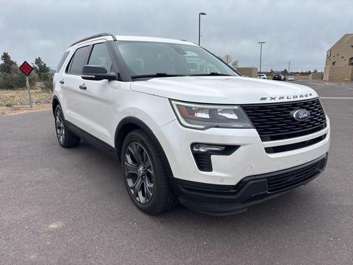 White Platinum 2018 Ford Explorer sport