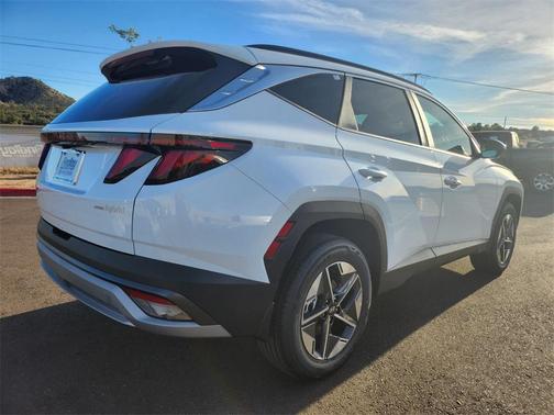 2026 Hyundai TUCSON Hybrid SEL