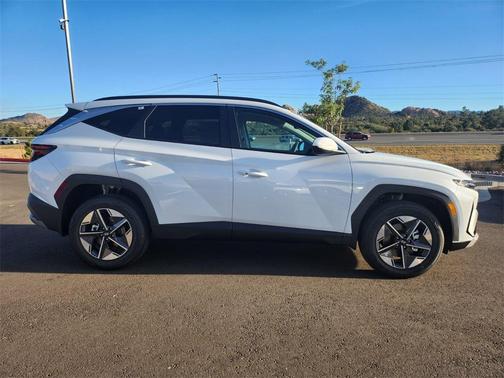 2026 Hyundai TUCSON Hybrid SEL