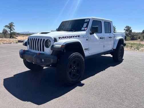 Bright White Clearcoat 2021 Jeep Gladiator Mojave