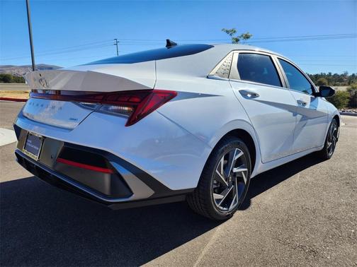 2024 Hyundai ELANTRA HEV Limited