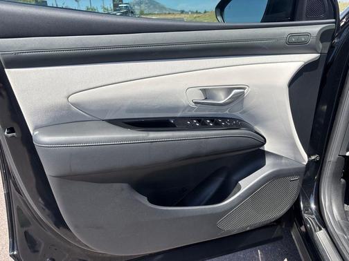 Phantom Black 2025 Hyundai TUCSON Limited