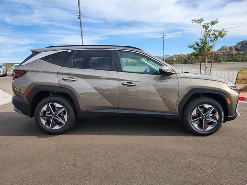 2026 Hyundai TUCSON Hybrid SEL