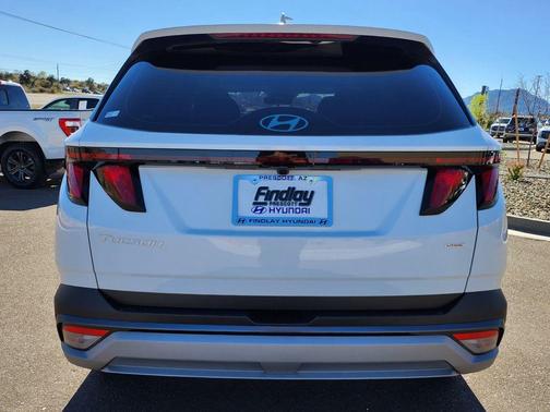 2026 Hyundai TUCSON SE