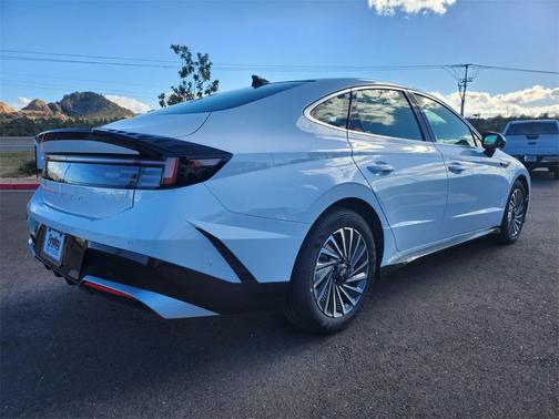 2025 Hyundai SONATA Hybrid Limited