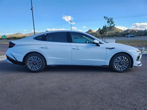 2025 Hyundai SONATA Hybrid Limited