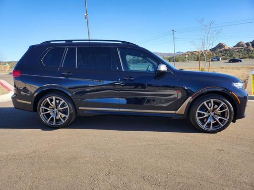 2022 BMW X7 M50i