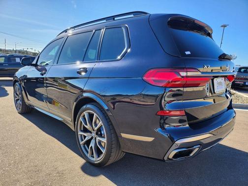 2022 BMW X7 M50i