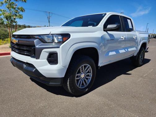 Summit White 2024 Chevrolet Colorado LT