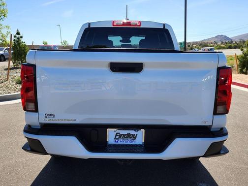 Summit White 2024 Chevrolet Colorado LT