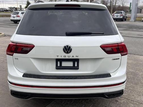 2024 Volkswagen Tiguan 2.0T SE R-Line Black