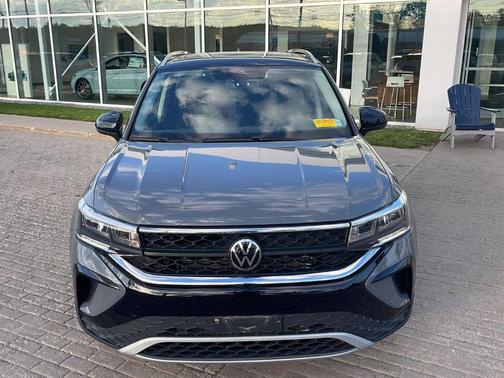 Pure Gray W/Black Roof 2024 Volkswagen Taos 1.5T SE