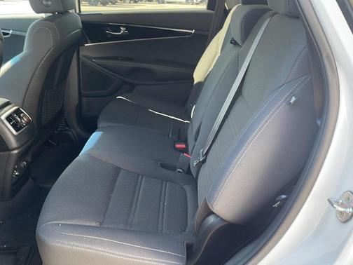Snow White Pearl 2020 Kia Sorento LX
