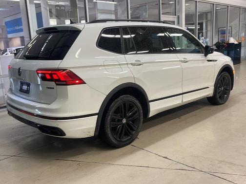2022 Volkswagen Tiguan 2.0T SE R-Line Black