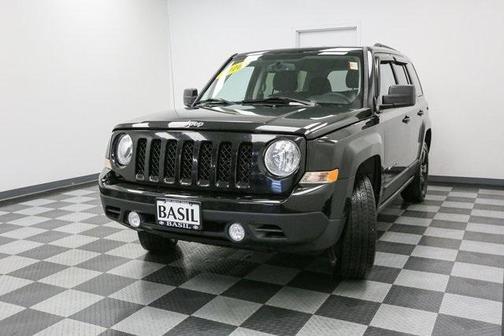 Photo 4 of 29 of 2016 Jeep Patriot Latitude