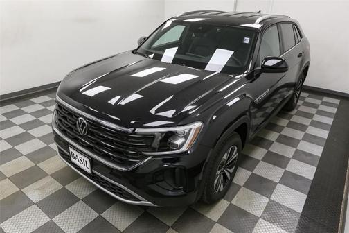 Deep Black Pearl 2026 Volkswagen Atlas Cross Sport 2.0T SE