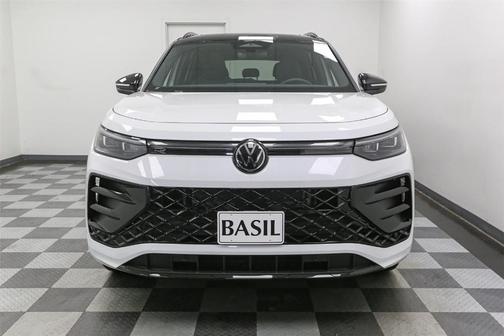 2025 Volkswagen Tiguan 2.0T SE R-Line Black
