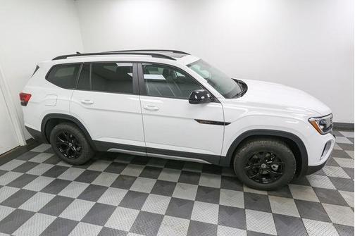 2025 Volkswagen Atlas 2.0T Peak Edition