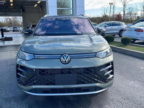 2025 Volkswagen Tiguan 2.0T SEL R-Line